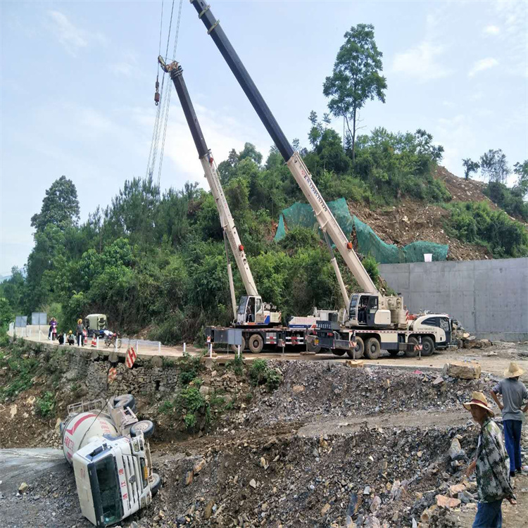 宿迁汽车掉沟里叫吊车救援要多少钱